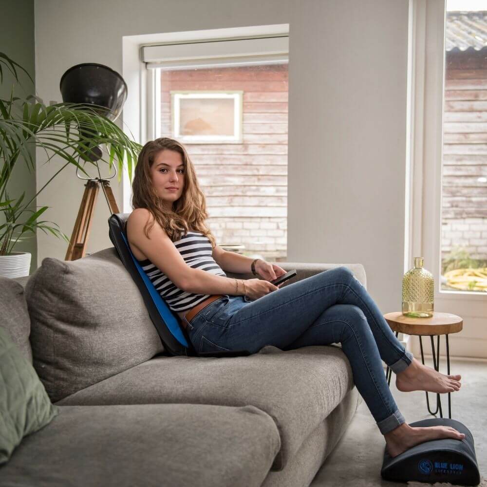 Blue Lion Rug massagekussen op bank
